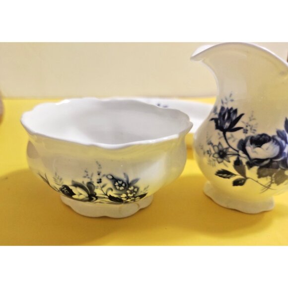 Royal Albert Connoisseur Creamer & Sugar Set Flo Blue - Picture 7 of 8